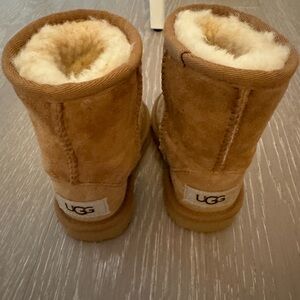 Toddler/Kids Size 6 UGG boots